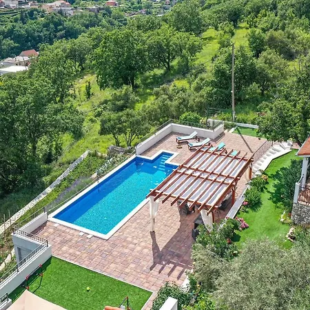 Amazing In Zvecanje-gata Holiday home *